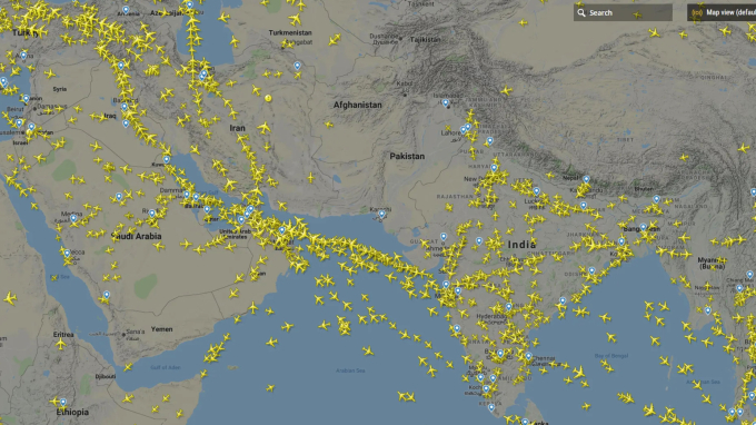 Loạt chuyến bay chuyển hướng để tránh không phận Pakistan sau khi Ấn Độ tấn công. Ảnh chụp màn hình Flightradar24