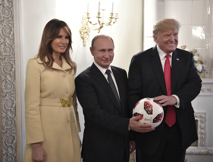 Tổng thống Nga Putin (giữa) cùng Tổng thống Trump và Đệ nhất phu nhân Melania tại Phần Lan, năm 2018. Ảnh: Reuters