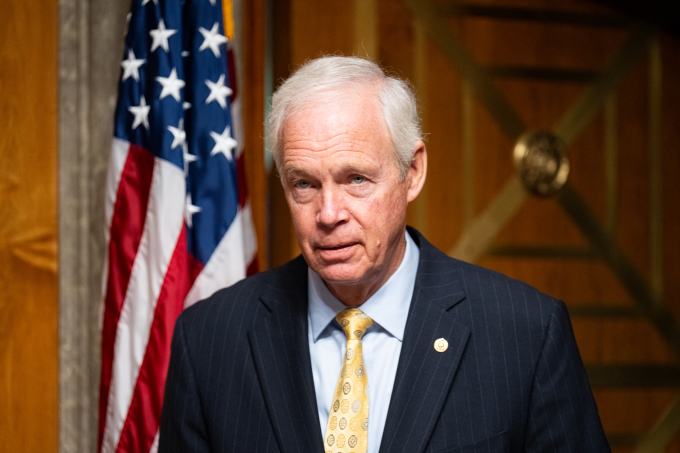 Thượng nghị sĩ Ron Johnson tại thủ đô Washington, Mỹ, hôm 3/4. Ảnh: Reuters
