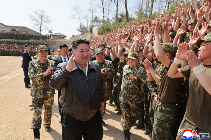 Lãnh đạo Triều Tiên Kim Jong-un thăm căn cứ quân sự