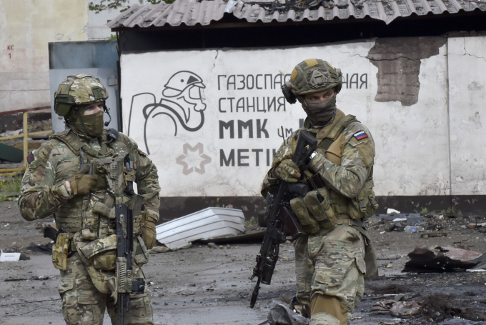 Binh sĩ Nga tại Mariupol, thành phố Nga đang kiểm soát. Ảnh: AFP.