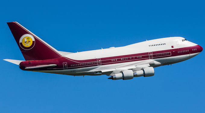 Một chiếc máy bay VP-BAT, dòng Boeing 747 tư nhân, của mang biểu tượng của Qatar trên bầu trời Pháp hồi năm 2016. Ảnh: Jetphotos