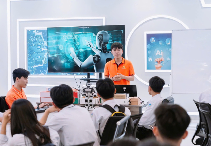 Sinh viên trường Đại học FPT học cách làm chủ AI, công nghệ. Ảnh: Trường Đại học FPT
