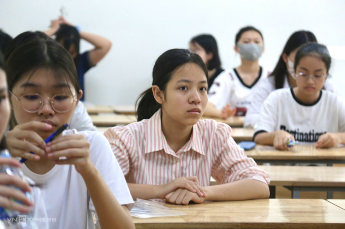 Thí sinh dự thi THPT chuyên Ngoại ngữ, sáng 1/6.