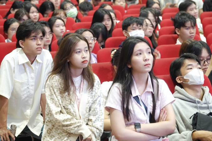 Sinh viên khóa 2024 của trường Đại học Quốc tế trong buổi sinh hoạt công dân đầu khóa, tháng 9/2024.
