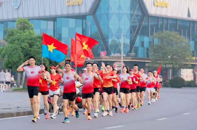 Runner Nghệ An chạy mừng ngày 30/4, chuẩn bị cho giải ngày 4/5.