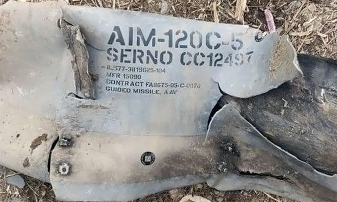 Mảnh tên lửa AIM-120 AMRAAM trên lãnh thổ Ấn Độ tháng 2/2019.