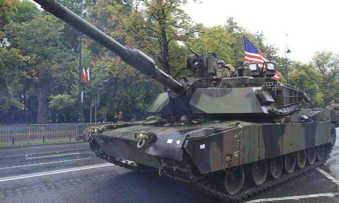 Xe tăng chủ lực M1 Abrams tham gia duyệt binh tại Warsaw, Ba Lan tháng 8/2016. Ảnh: US Army