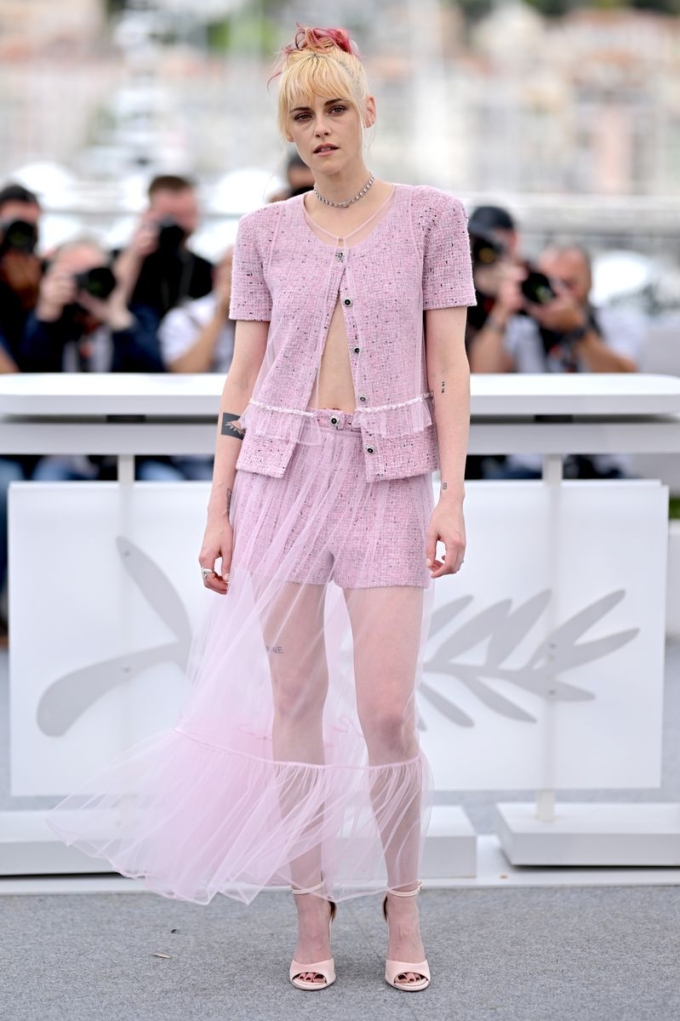 Kristen Stewart ở buổi chụp ảnh trước giờ công chiếu The Chronology of Water. Ảnh: Hola
