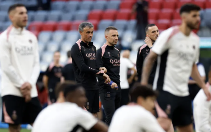 Enrique và các cầu thủ PSG tập luyện ở Munich, chuẩn bị cho trận chung kết Champions League với Inter hôm nay. Ảnh: Reuters