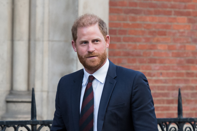 Harry rời Tòa án Tối cao ở London ngày 9/4.