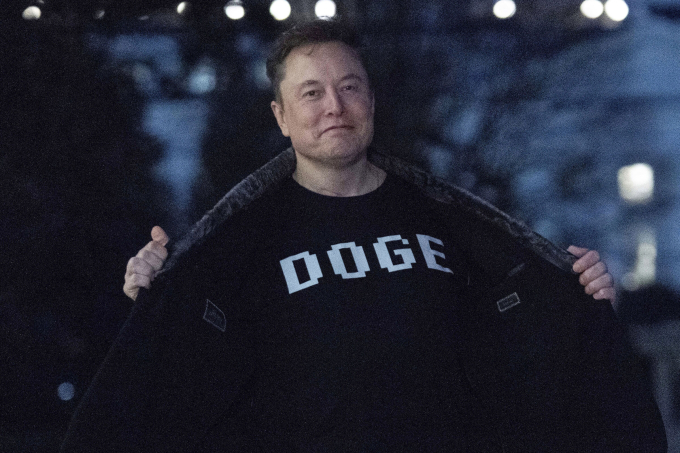 Elon Musk trong khuôn viên Nhà Trắng