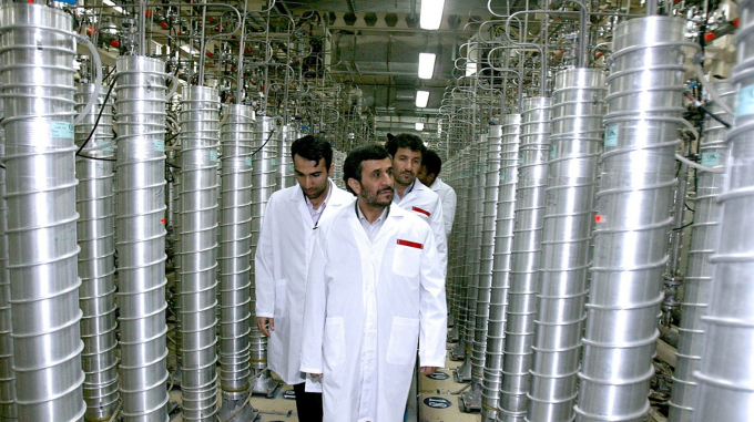 Lãnh đạo Iran tham quan nhà máy Natanz, cơ sở làm giàu uranium cách thủ đô Tehran khoảng 350 km, vào năm 2008. Ảnh: Reuters