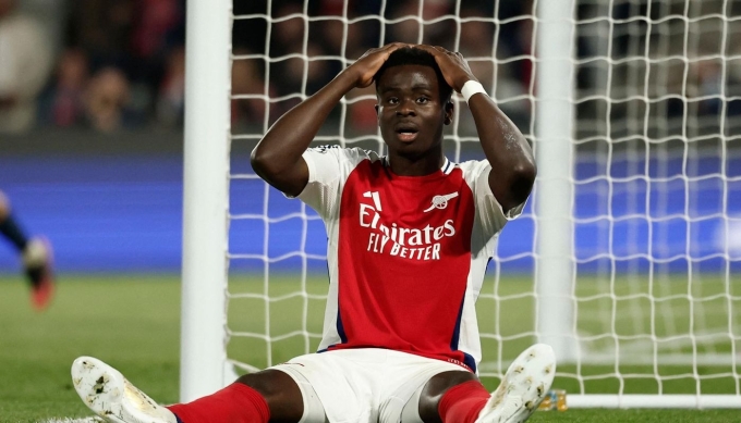 Saka tiếc nuối khi bỏ lỡ cơ hội, ở lượt về bán kết Champions League trên sân Parc des Princes, Paris, Pháp ngày 7/5. Ảnh: Reuters