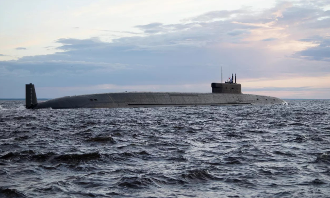 Tàu ngầm Hoàng tử Vladimir lớp Borey-A của Nga thử nghiệm ngoài khơi thành phố Severodvinsk hồi năm 2019. Ảnh: RIA Novosti