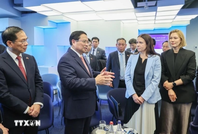 Thủ tướng Việt Nam thăm Trung tâm E-Estonia. Ảnh: Dương Giang/TTXVN