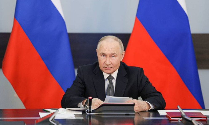 Tổng thống Nga Vladimir Putin tại cuộc họp ở Saint Petersburg hôm 11/4. Ảnh: TASS
