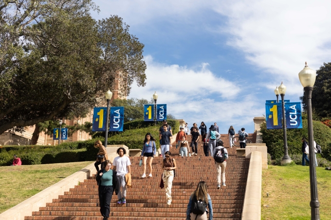 Khuôn viên Đại học California ở Los Angeles, Mỹ. Ảnh: UCLA Fanpage