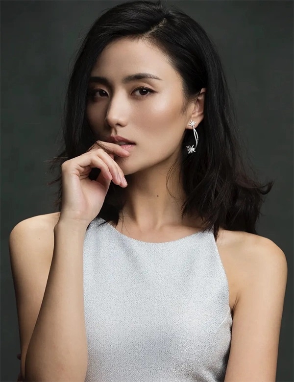 Người mẫu Hải Hà Kim Hỷ. Ảnh: Elle