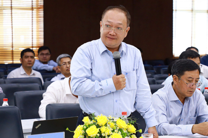 TS Phạm Quốc Việt, Phó hiệu trưởng trường Đại học Tài chính - Marketing, nêu ý kiến tại hội thảo, ngày 15/5. Ảnh: ULAW
