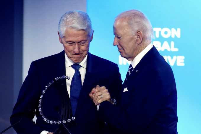 Ông Joe Biden và ông Bill Clinton tại một hội nghị ở New York tháng 9/2024.