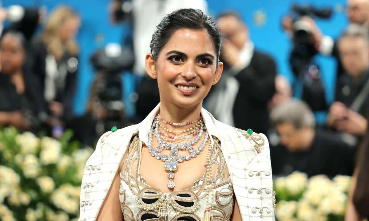 batch-isha-ambani-con-gai-ty-phu-giau-nhat-chau-a-1746684163.jpg