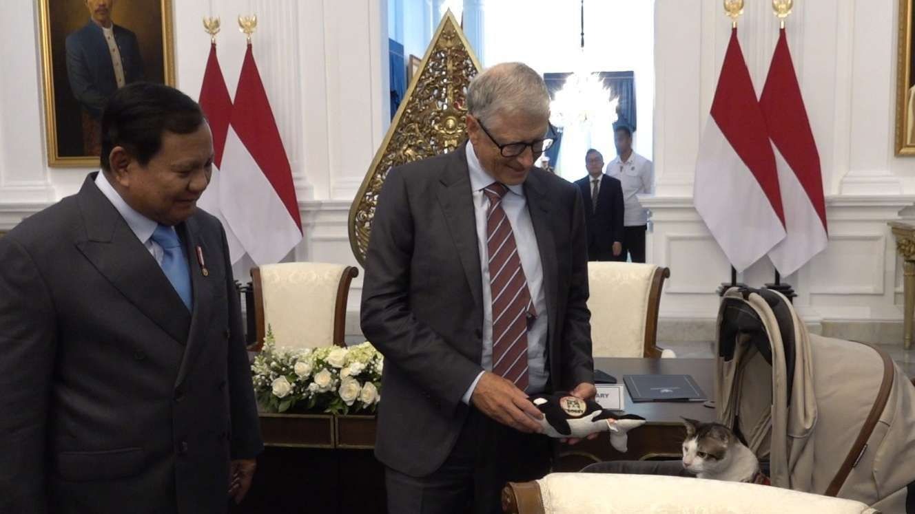 Tỷ phú Bill Gates tặng quà cho mèo cưng của Tổng thống Indonesia