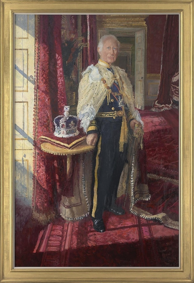 Chân dung Vua Charles III khoác áo choàng đăng quang. Ảnh: Royal Collection Enterprises Ltd.