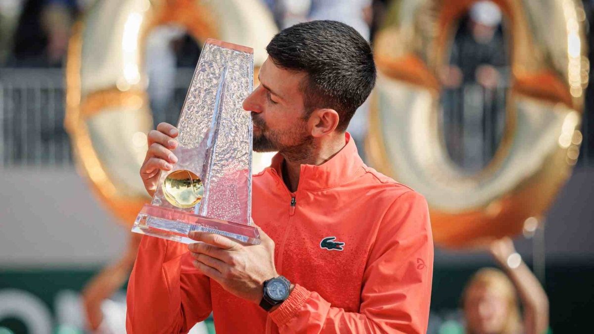 djokovicgeneva2025trophy-17481-2512-6719-1748134858.jpg
