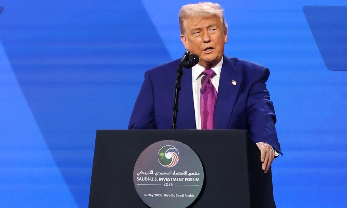 donald-trump-saudi-jpeg-174718-2105-9787-1747181015.jpg