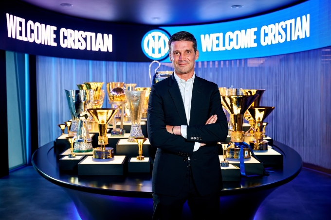 Chivu ra mắt trên cương vị HLV trưởng Inter ngày 9/6.
