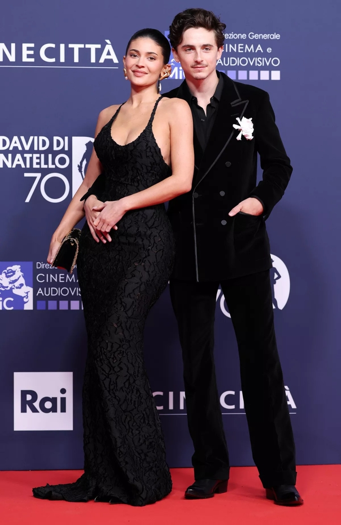 Timothée Chalamet và Kylie Jenner tình tứ tại lễ trao giải.