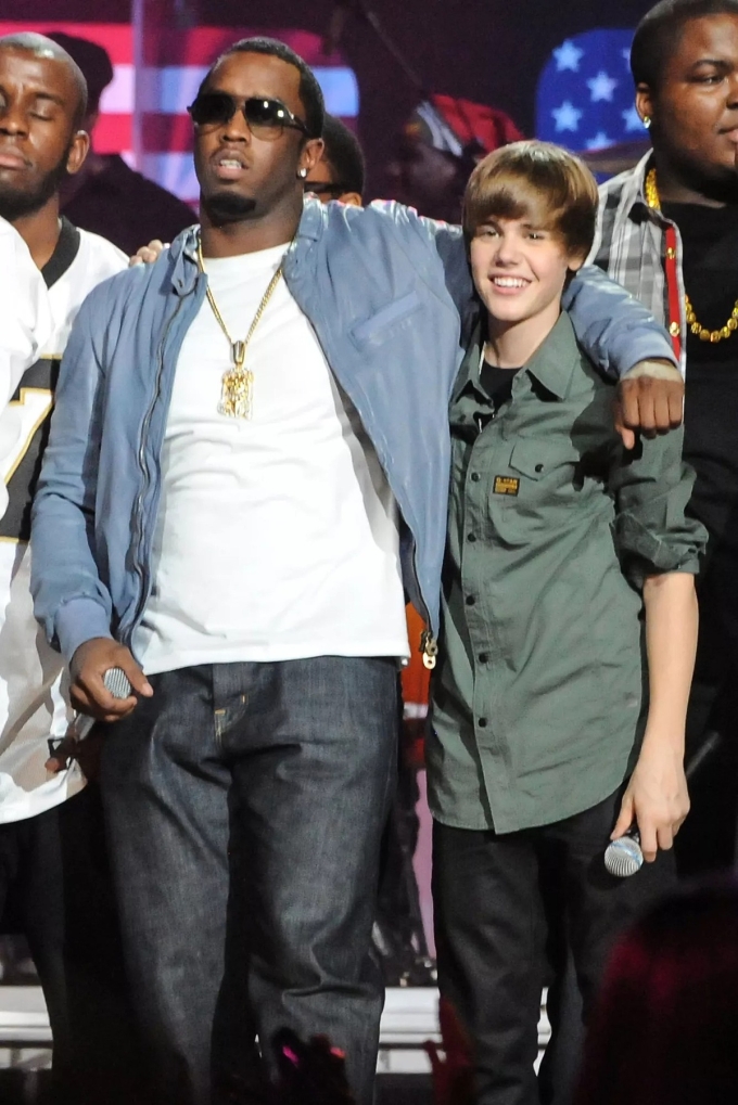 Justin Bieber (trái) và Sean Diddy Combs cùng tham gia sự kiện ở Florida năm 2010. Ảnh: FilmMagic