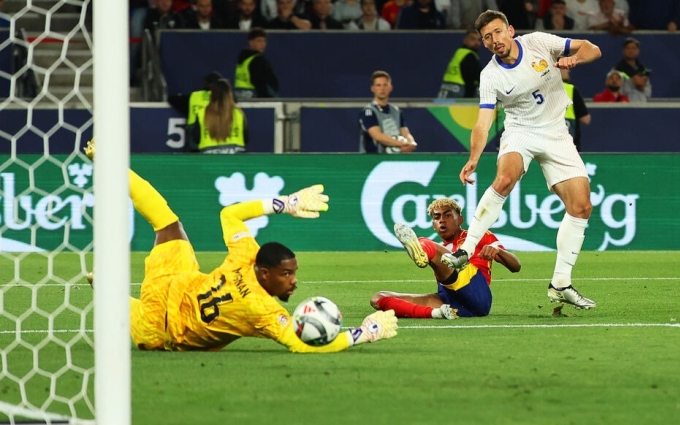 Yamal ghi bàn nâng tỷ số lên 5-1 cho Tây Ban Nha trong trận thắng Pháp 5-4 ở bán kết Nations League trên sân Allianz, Munich, Đức ngày 5/6. Ảnh: Icon Sport
