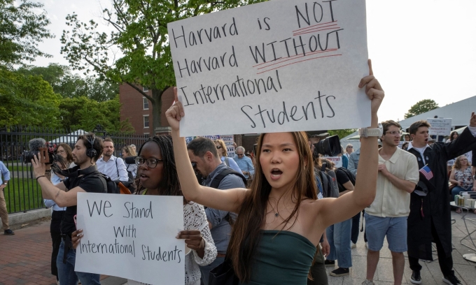 Một cuộc biểu tình trong khuôn viên Đại học Harvard nhằm thể hiện ủng hộ đối với sinh viên quốc tế ngày 27/5.