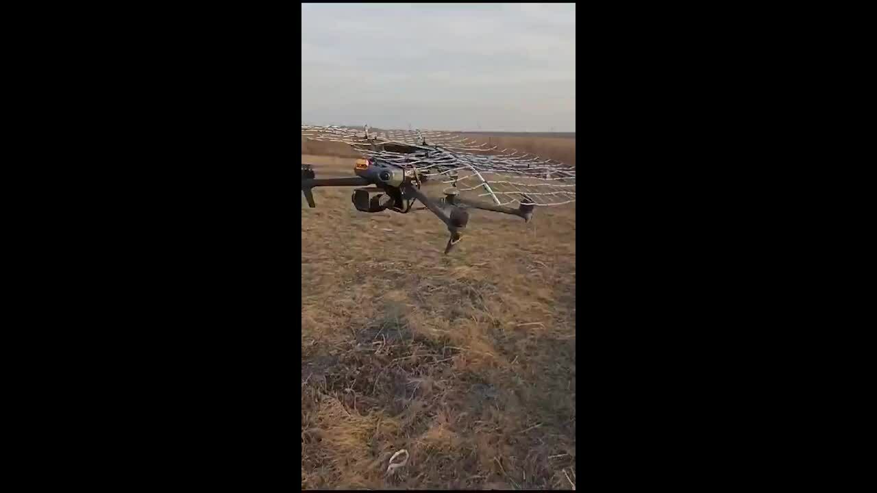 Drone Ukraine được lắp lưới thép chống drone