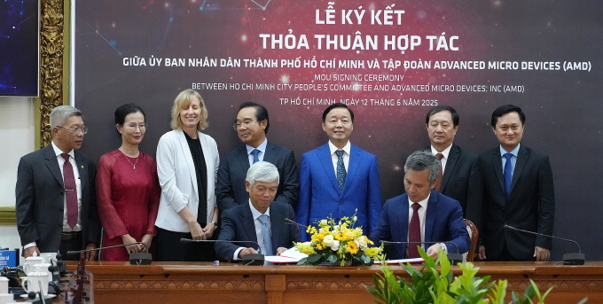 Buổi ký kết biên bản ghi nhớ giữa đại diện UBND TP HCM và công ty công nghệ Mỹ.