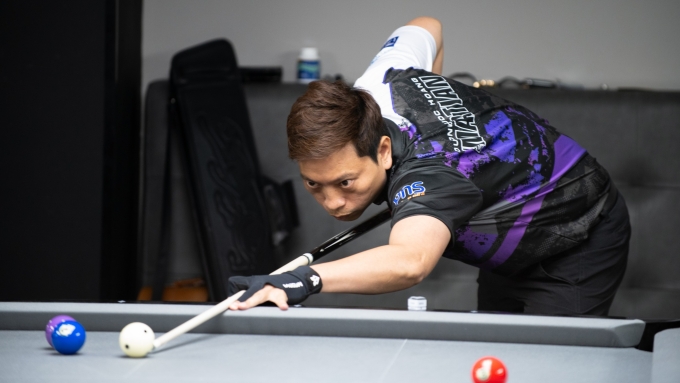 Cơ thủ Dương Quốc Hoàng trong trận gặp So Shaw ở Scottish Open tại thành phố Glasgow, Scotland, ngày 1/5/2025.