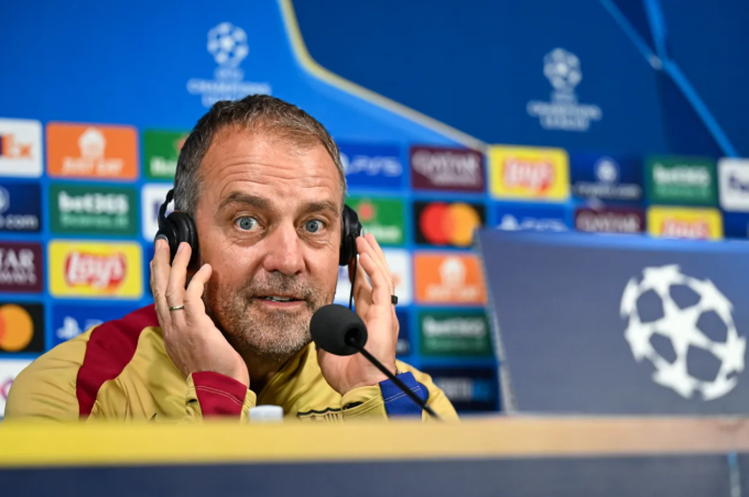 HLV Hansi Flick trong buổi họp báo trước lượt về bán kết Champions League tại Giuseppe Meazza, Milan, Italy ngày 5/5. Ảnh: AFP