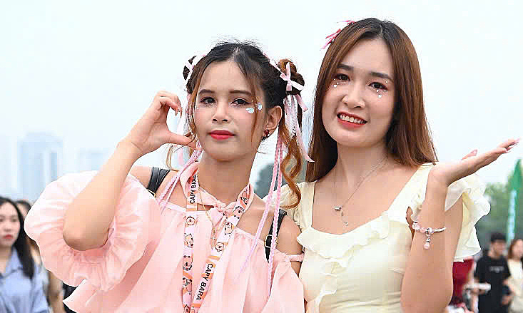 gen-g-trang-diem-long-lay-xem-anh-trai-say-hi5-1746882176-1746882452-1746882598-1746885147-1746885162.jpg