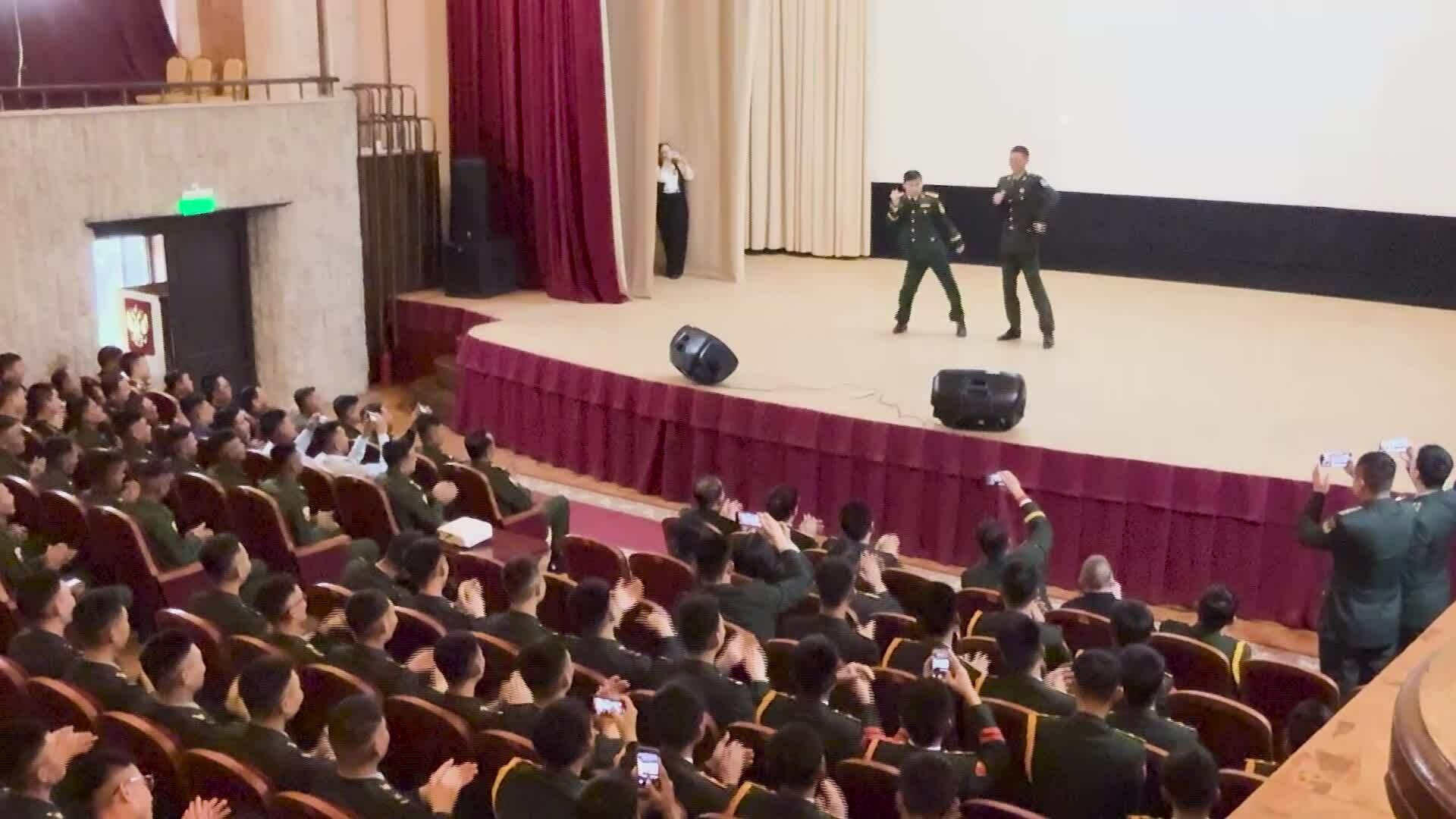 Giảng viên Học viện Kỹ thuật quân sự nổi tiếng nhờ đam mê dancesport