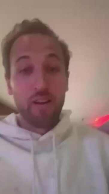 Harry Kane mừng chức vô địch Bundesliga