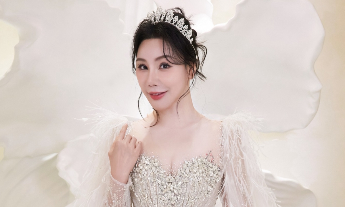 ho-quynh-huong-vay-cuoi-1747312819.jpg