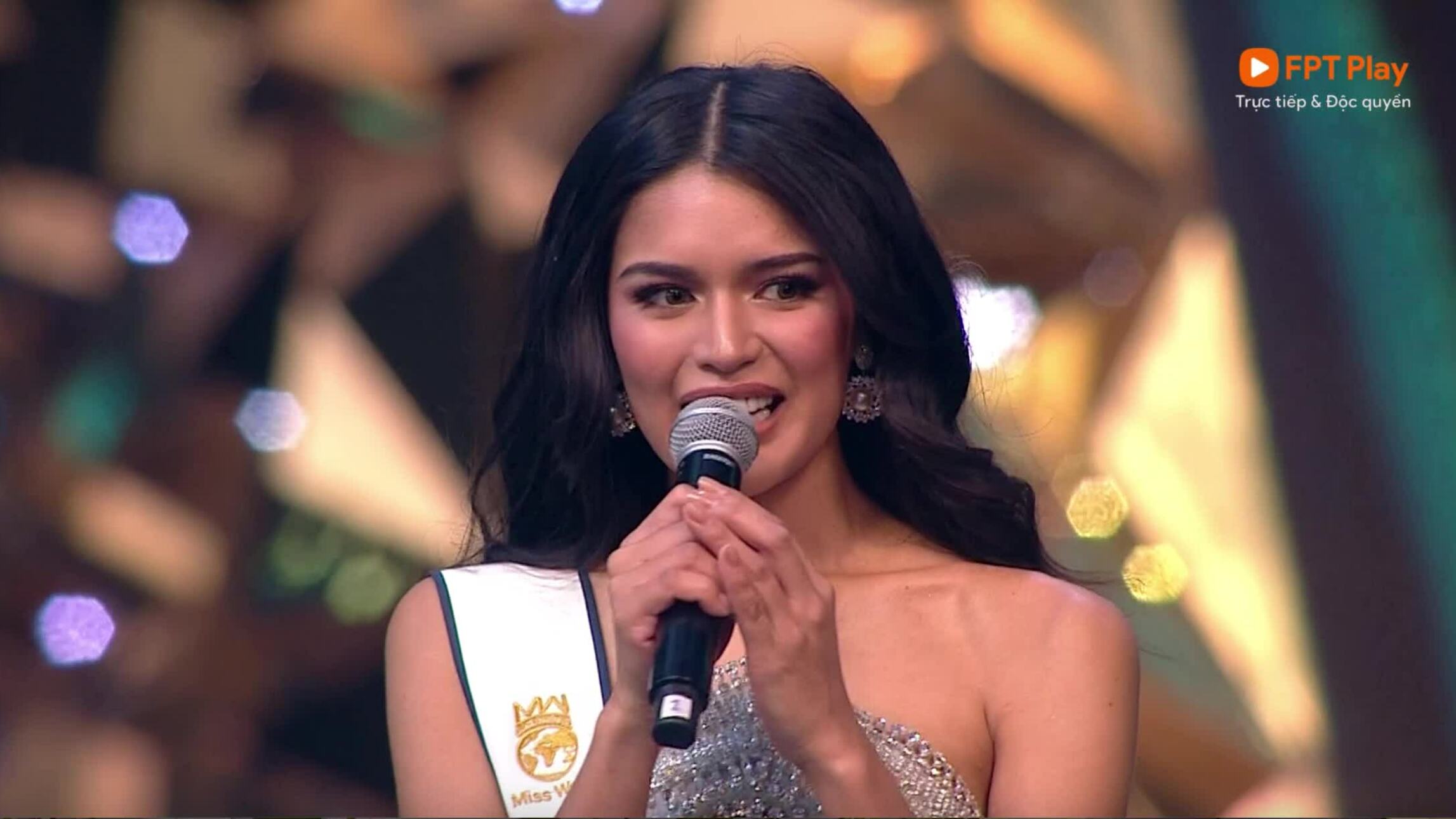 Hoa hậu Philippines và Hoa hậu Thái Lan ứng xử top 8