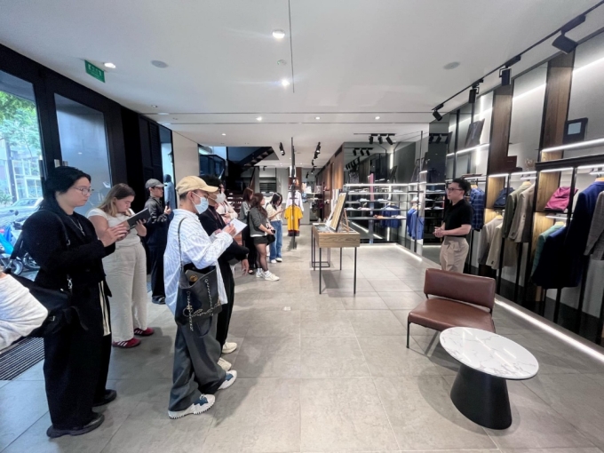 Sinh viên RMIT tham quan học tập tại SIR Tailors.