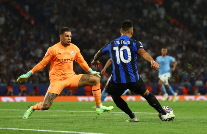 Martinez trong trận chung kết Champions League trước Man City