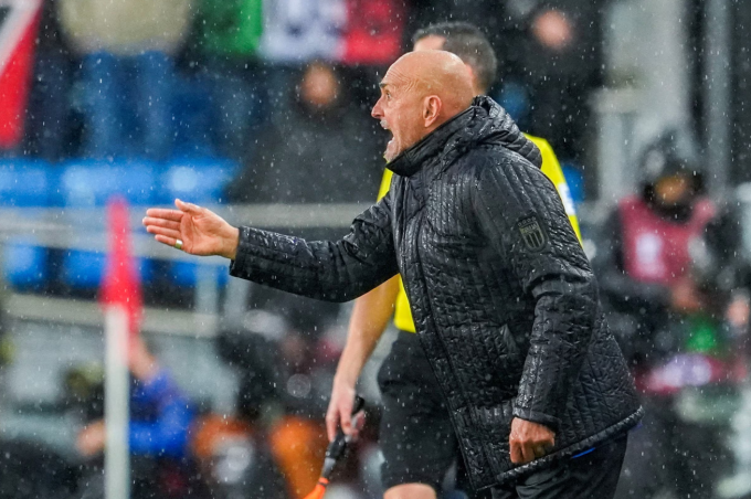 HLV Luciano Spalletti chỉ đạo trong trận Italy thua Na Uy 0-3 trên sân Ullevaal ở Oslo, Na Uy ngày 6/6. Ảnh: Reuters