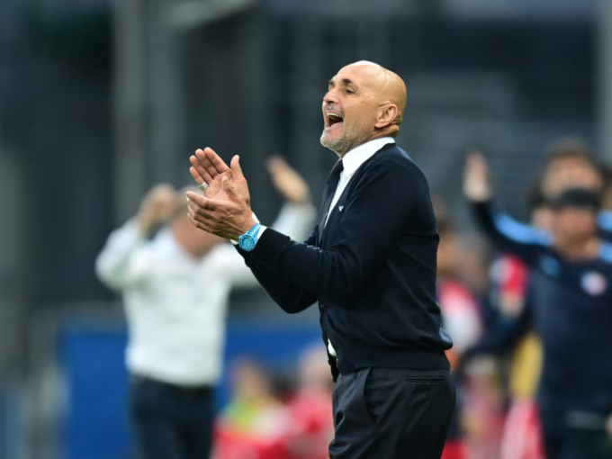 HLV Luciano Spalletti chỉ đạo trong trận Italy thắng Moldova 2-0