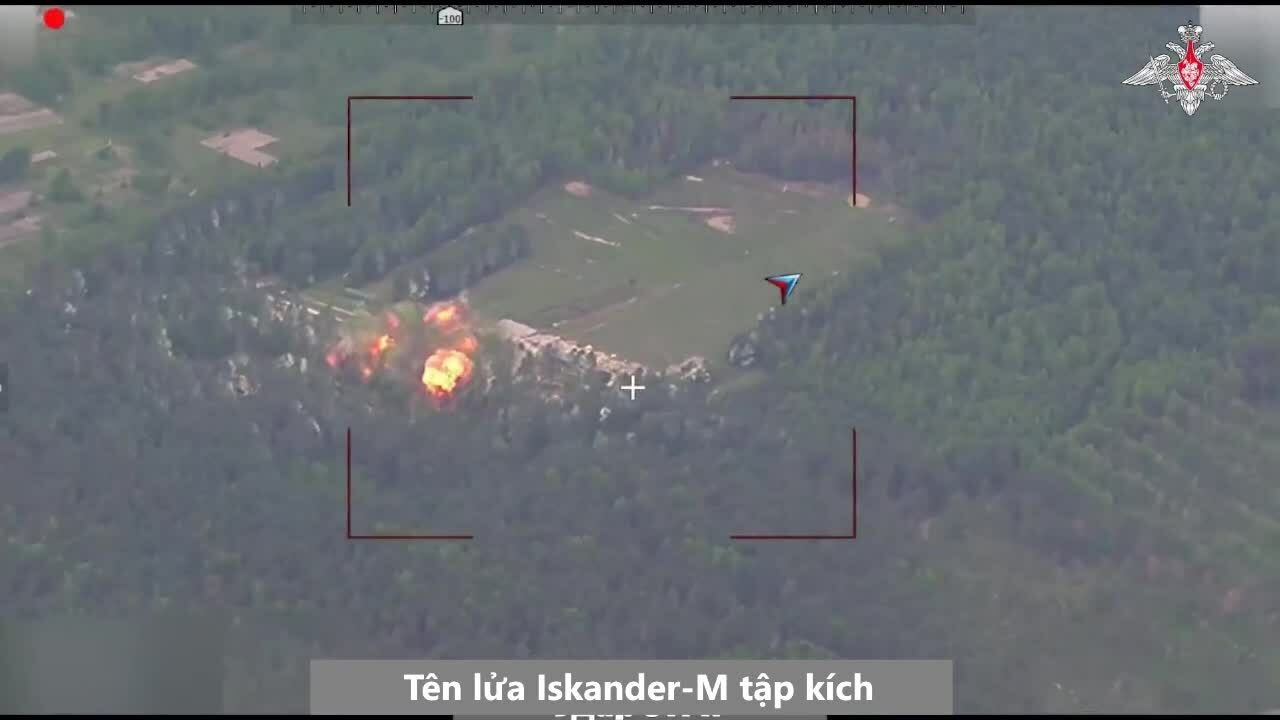 Khoảnh khắc Iskander tập kích căn cứ lữ đoàn đặc nhiệm Ukraine