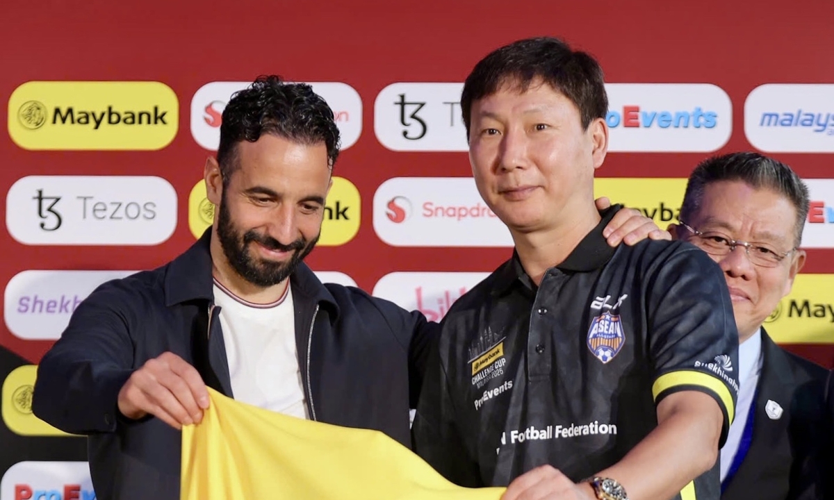 kim-sang-sik-ruben-amorim-asean-all-stars-man-utd-malaysia-1-1748340276.jpg